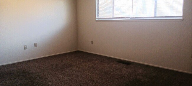 Building Photo - 220 Allouette Way