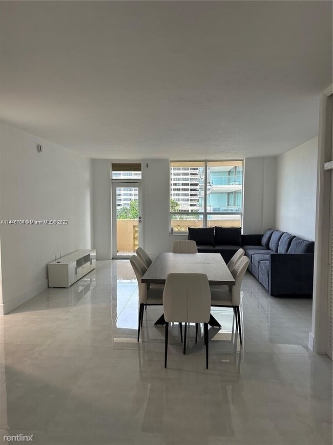 Building Photo - 2 br, 2.5 bath House - 10185 Collins Ave A...