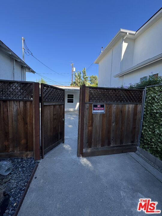 Building Photo - 446 N California St