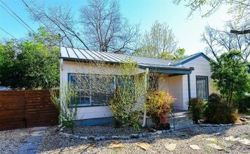 Building Photo - 410 Kenniston Dr