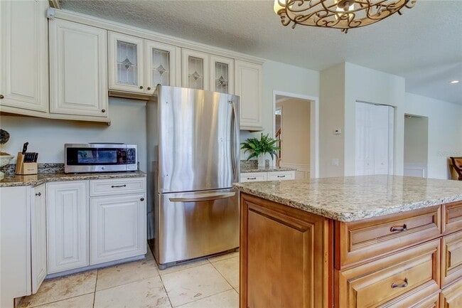 Building Photo - 9401 Woodbay Dr