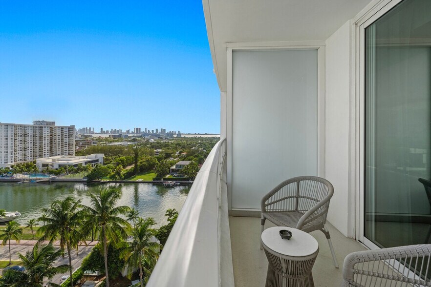Building Photo - 4360 Collins Ave
