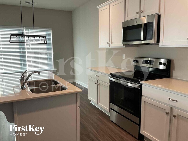 Building Photo - 145 Avalon Wy