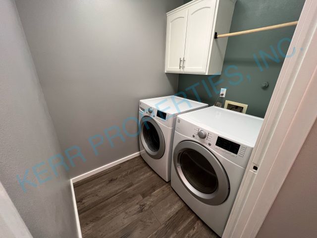 Building Photo - Charming 3-Bed Oasis with 2.5 Baths in Sandy, OR - 1215 Sq Ft of Cozy Living!
