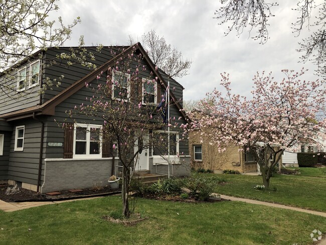 Building Photo - 3543 S Chase Ave