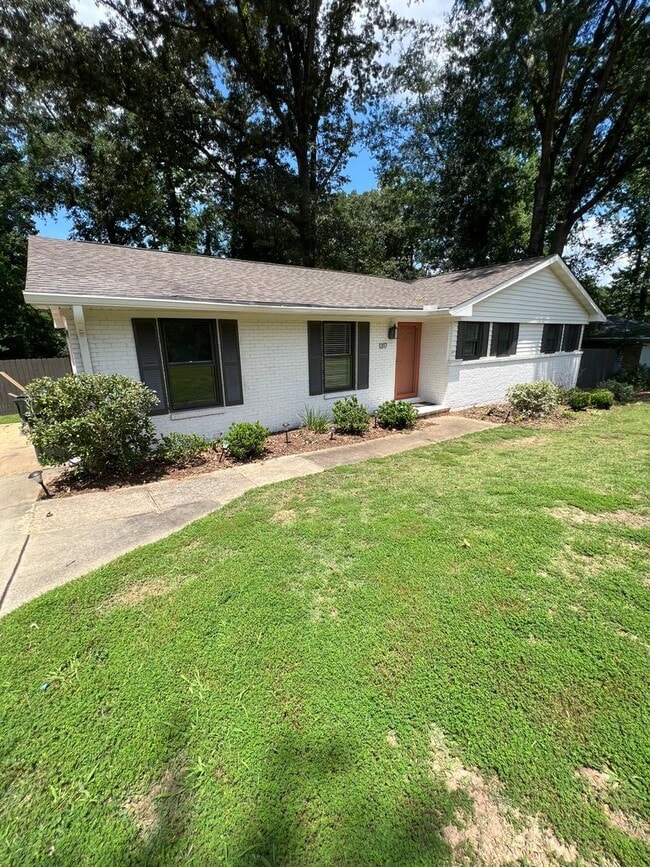 Building Photo - Cary Woods Subdivision