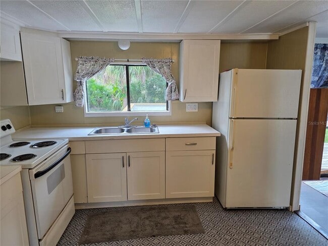 Building Photo - 1305 Sweeney Dr