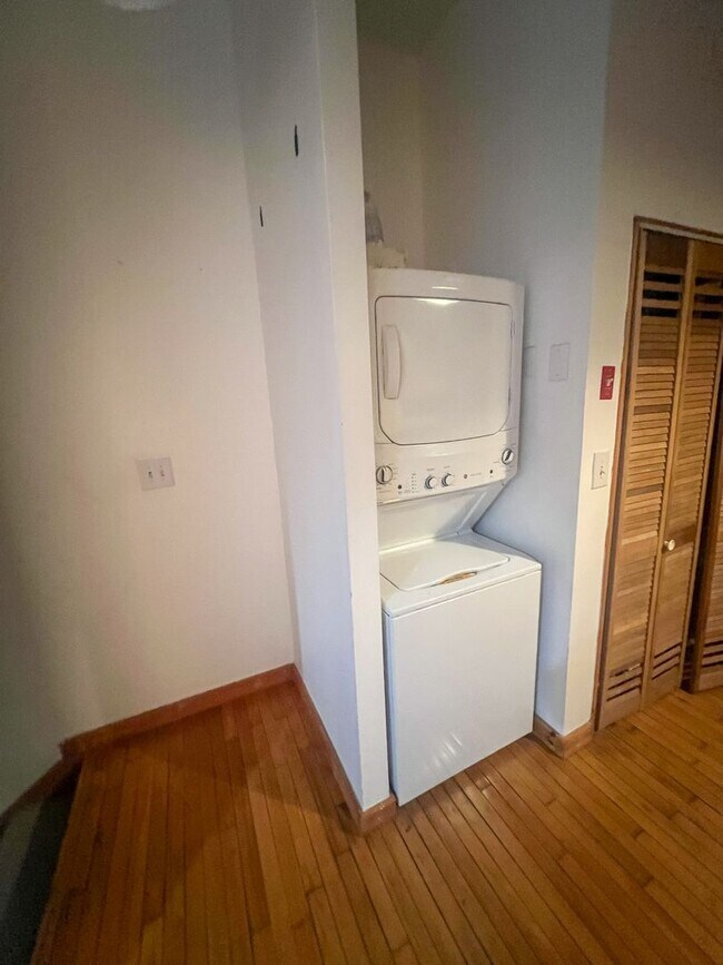 Building Photo - 325 Lafayette St