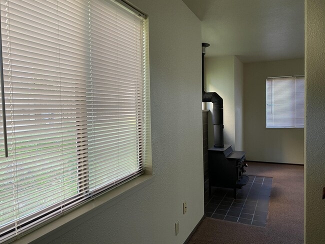 Building Photo - 674 Hidden Creek Rd