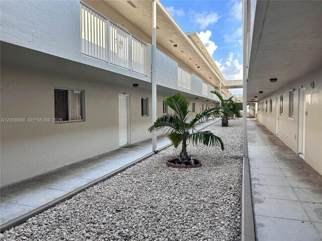 Building Photo - 2925 W 80th St