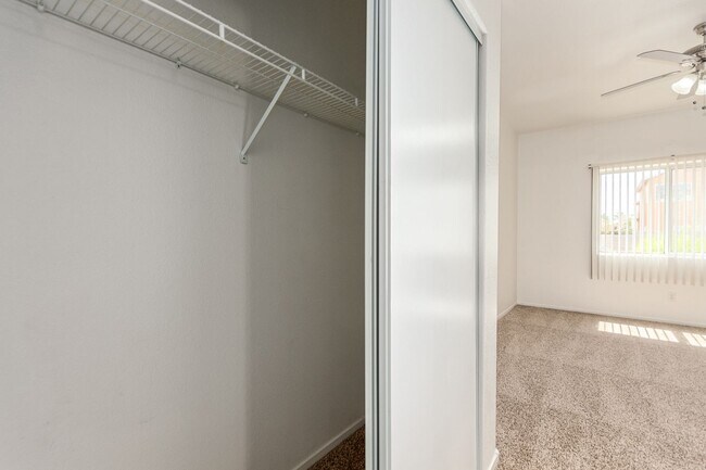 Building Photo - HCVP considered!  SAHARA & SLOAN AREA/ GAT...