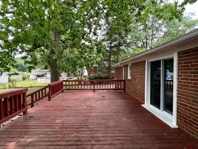 Building Photo - Fantastic Brick Ranch Home that has been refurbished - Open Floorplan with 3 bedrooms & 1.5 baths...