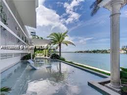 Building Photo - 9821 E Bay Harbor Dr