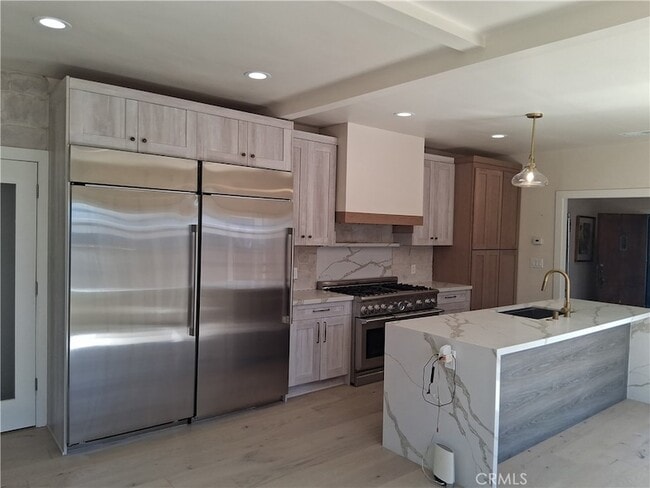 Building Photo - 2255 W 29th St