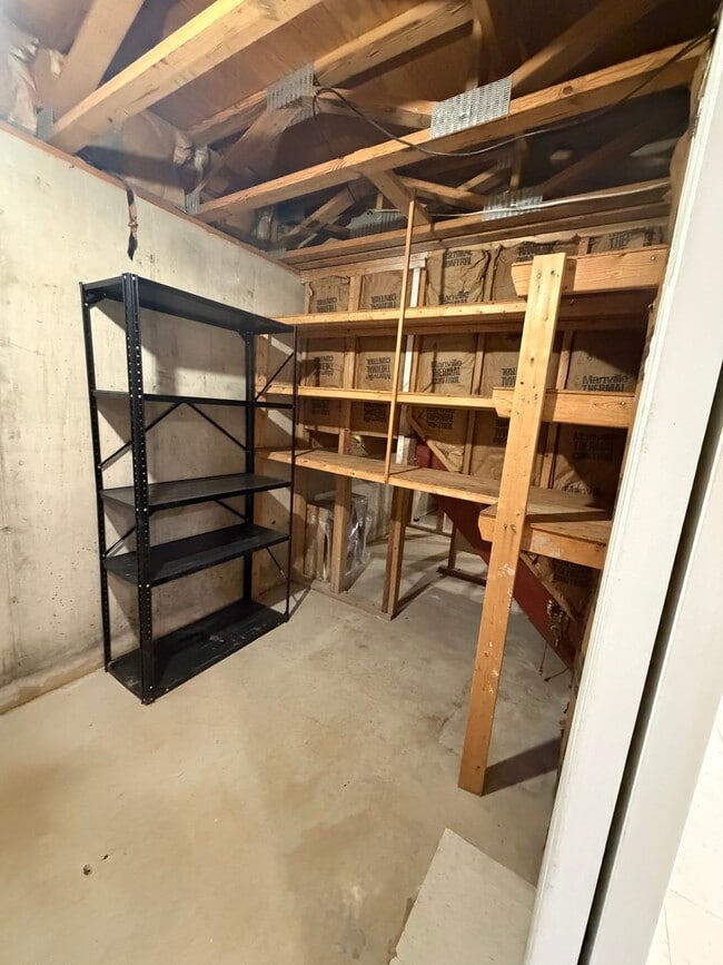 Building Photo - 660 Bayberry Ln