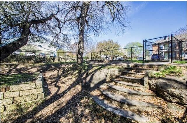 Building Photo - 3204 Manchaca Rd