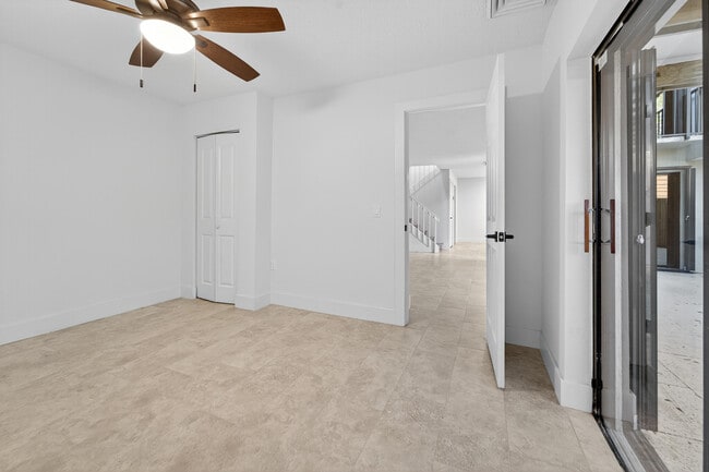 Building Photo - 1520 15th Ln