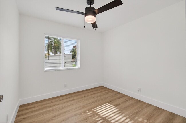 Building Photo - 6425 96th Pl S