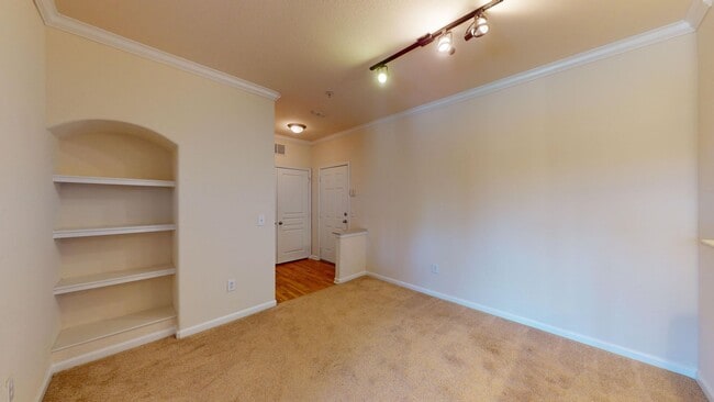 Building Photo - Welcome home to this charming 2-bedroom, 2...