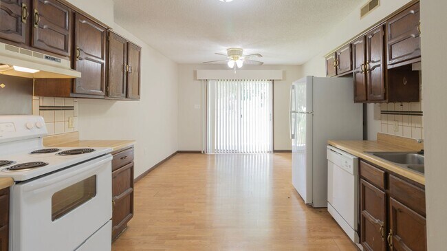 Building Photo - 613-615 Pear Tree Circle