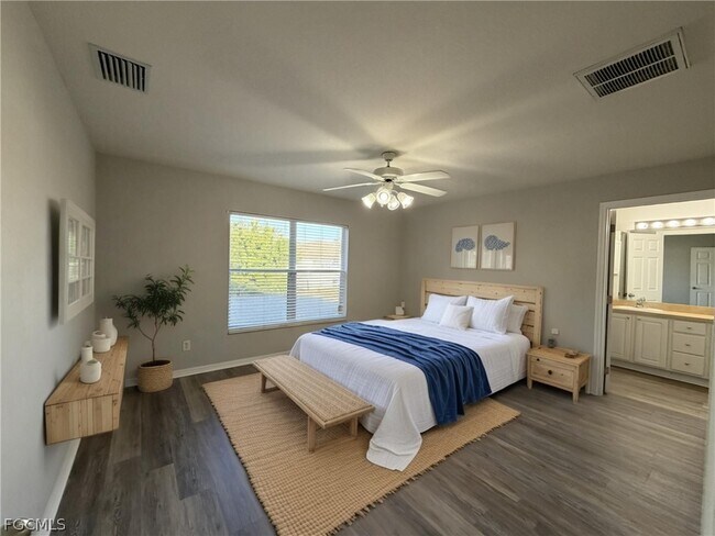 Building Photo - 4311 NE 23rd Pl