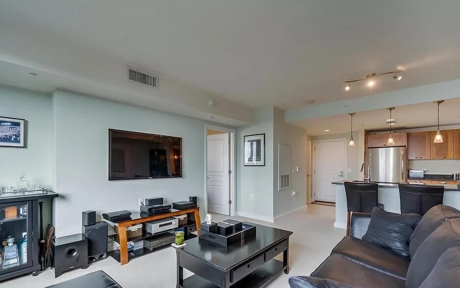 Building Photo - 2451 Midtown Ave