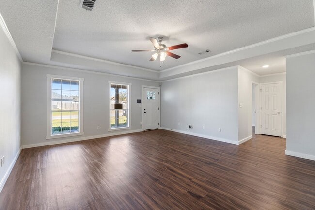 Building Photo - Home in Haskell