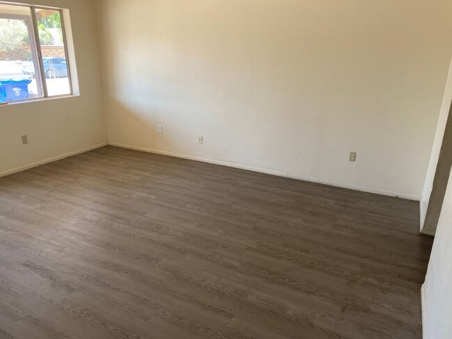 Building Photo - Two bed, two bath apartment