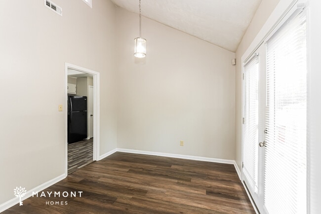 Building Photo - Inviting 3-Bedroom Home