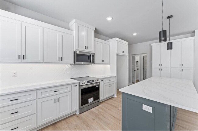 Building Photo - 6 Moniave Ln