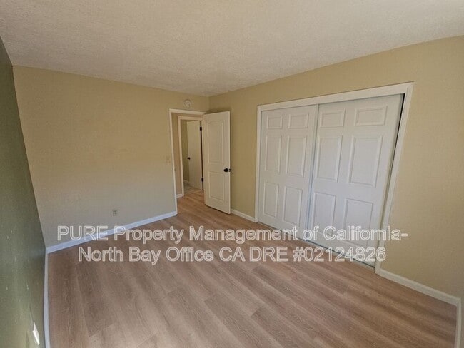 Building Photo - 120 Oak Manor Dr