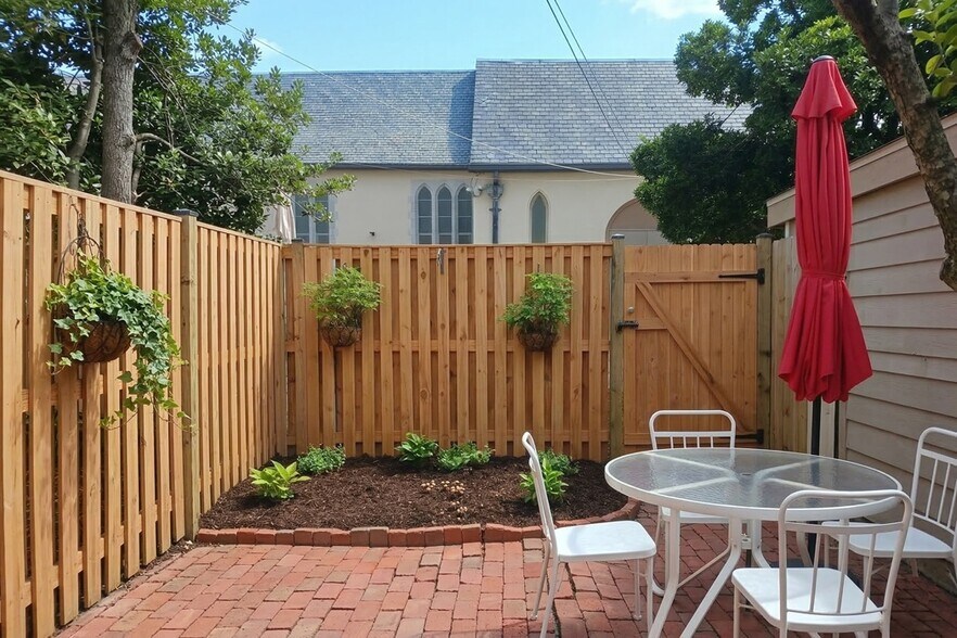 Building Photo - 955 25th St NW