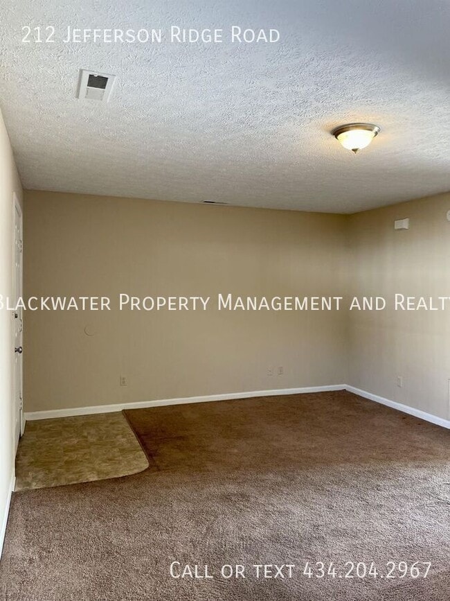 Building Photo - 212 Jefferson Ridge Rd