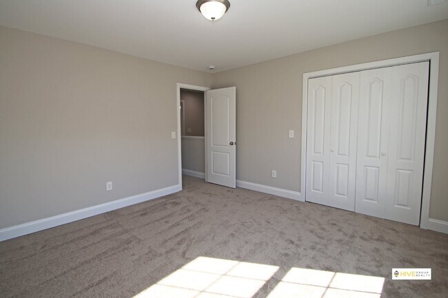 Building Photo - Upscale rental in Harrisonburg!