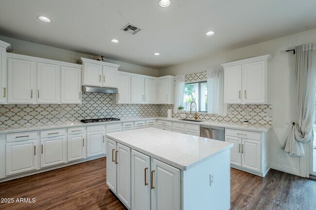 Building Photo - 2744 E Donato Dr