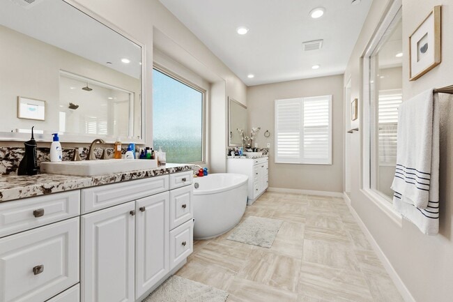 Building Photo - Beautiful 5 bedroom home in Heart of Carme...