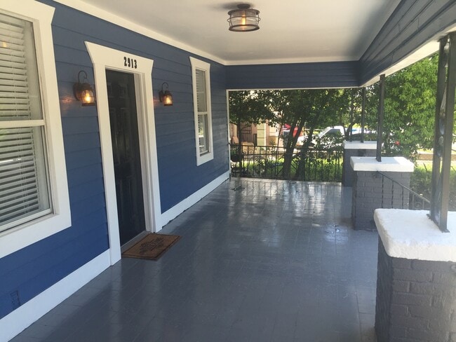 Building Photo - Old West Tampa Bungalow