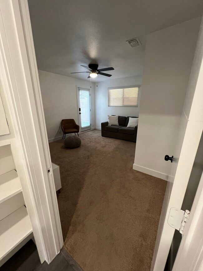 Building Photo - 40585 Sanalamar Dr