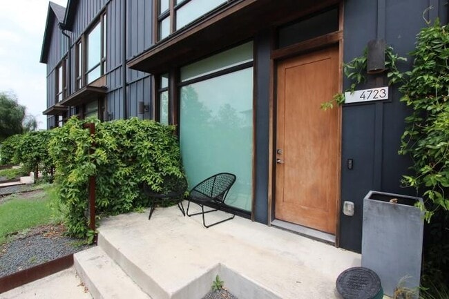 Building Photo - 4723 Vaughan St