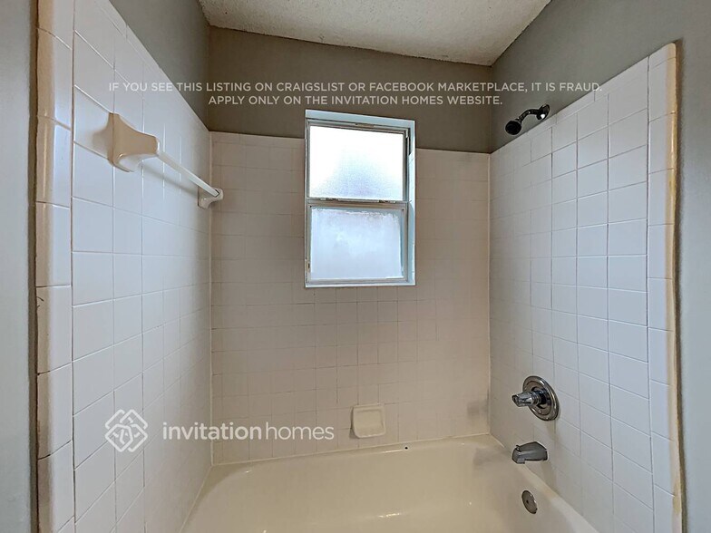 Building Photo - 2999 Mikris Dr E