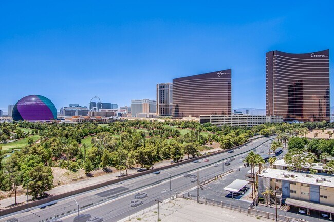 Building Photo - Absolutely stunning high rise loft at Metr...