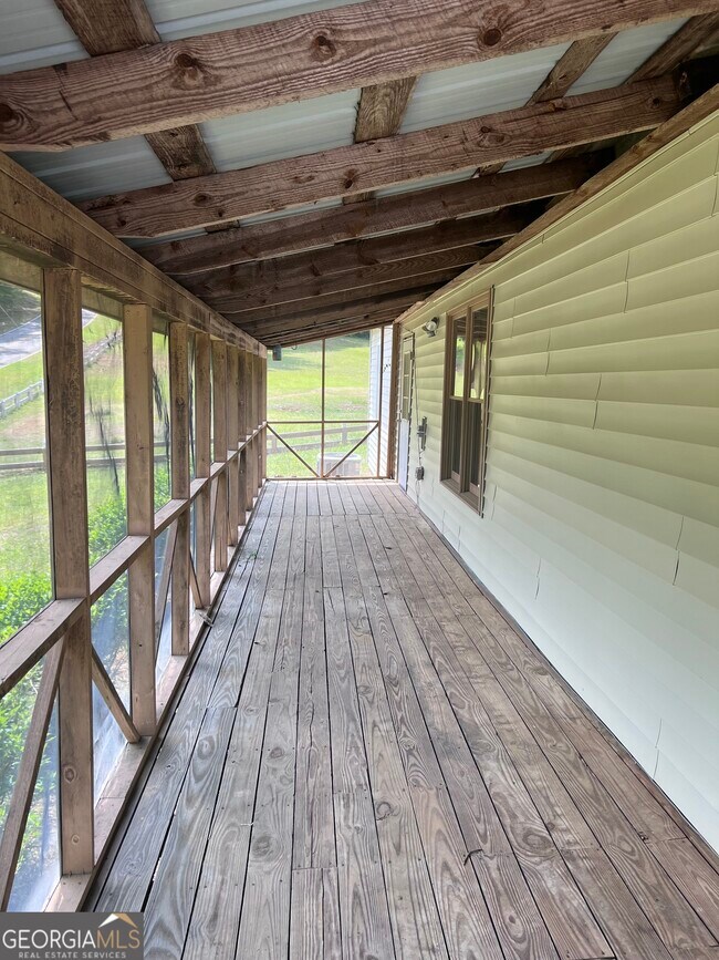 Building Photo - 844 Shorewood Cir