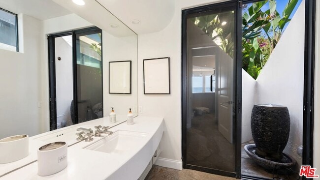 Building Photo - 25252 Malibu Rd