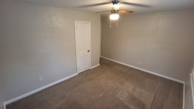 Building Photo - 205 Glen Echo Dr