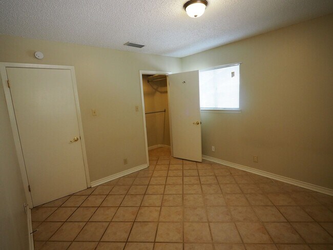 Building Photo - Beautiful one story home