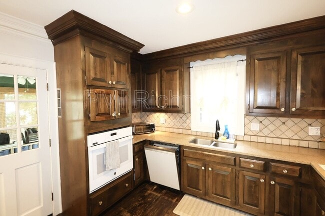 Building Photo - 10502 Crowncrest Ct