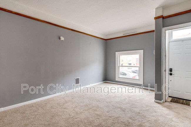Building Photo - 320 S Newkirk St