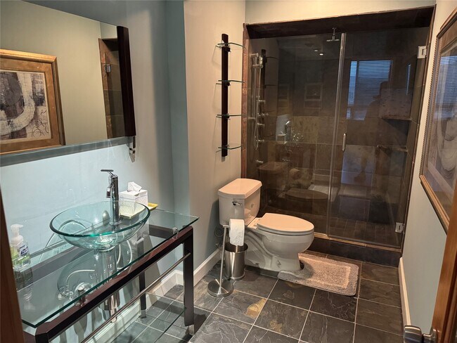 Building Photo - 5150 Hidalgo St