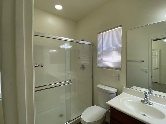 Building Photo - Available Now For Move In! Beautiful 4Bed/...