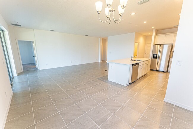Building Photo - 5895 Vision Rd